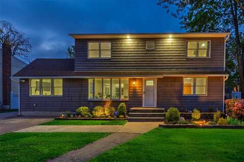 17 Pompano Lane, Massapequa Park, NY 11762