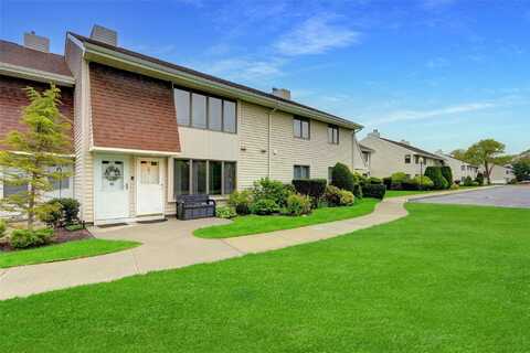 20 Laurel Ave, East Islip, NY 11730