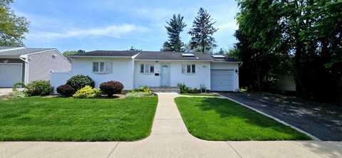 7 Manetto Drive, Plainview, NY 11803