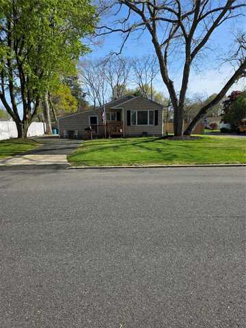 78 Brentwood Street, Bay Shore, NY 11706