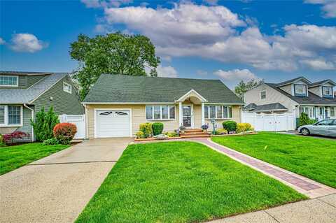 86 Vincent Road, Hicksville, NY 11801