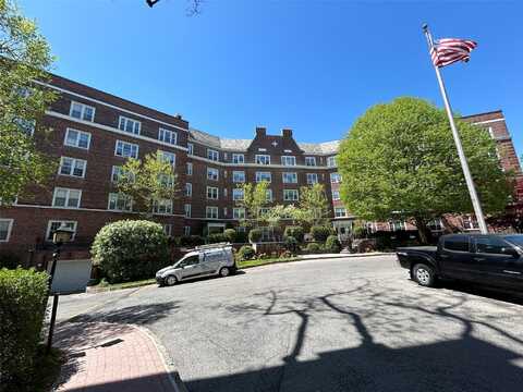 6 Midland Gardens, Bronxville, NY 10708