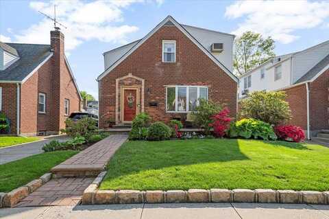 124 Dianne Street, Valley Stream, NY 11580