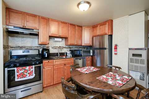 130 ROBERTA JEAN AVENUE, LITTLESTOWN, PA 17340