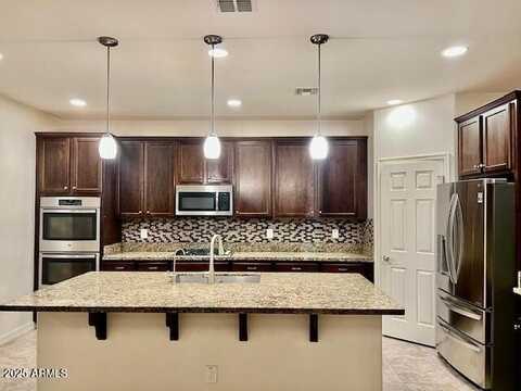 9975 W FOOTHILL Drive, Peoria, AZ 85383