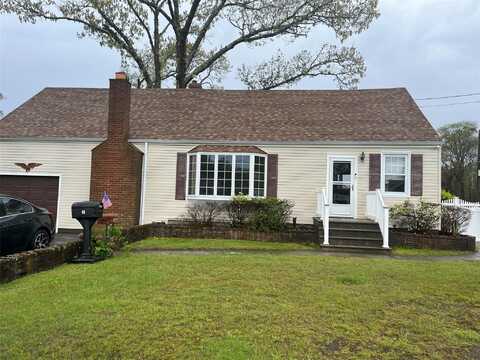 16 Edwards Lane E, Blue Point, NY 11715