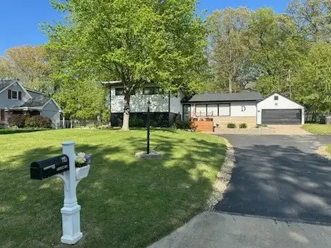 1415 Woodridge Drive, Danville, IL 61832