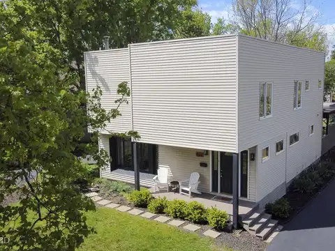 426 E Sunnyside Avenue, Libertyville, IL 60048