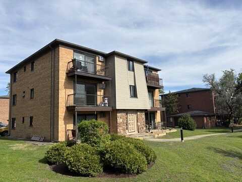 704 W 65th Street, Westmont, IL 60559