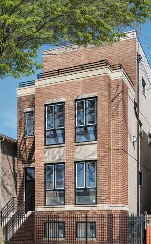 2900 W Palmer Street, Chicago, IL 60647