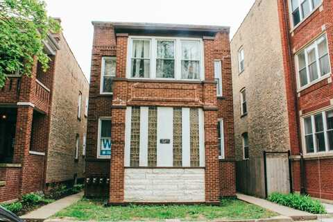 3045 W Eastwood Avenue, Chicago, IL 60625