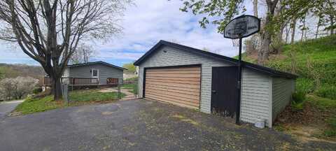 606 NE Plum Street, Elkader, IA 52043
