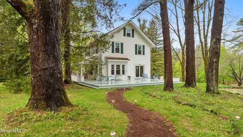 170 Stockbridge Rd, Lee, MA 01238
