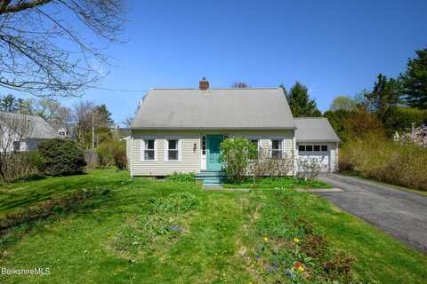21 Berkshire Dr, Williamstown, MA 01267