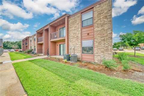 904 University Oaks Boulevard, College Station, TX 77840