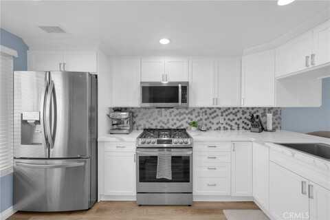 290 Victoria Street, Costa Mesa, CA 92627