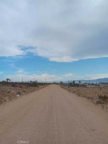 6692 Palmdale Rd, Phelan, CA 92371