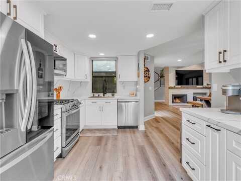 29729 Strawberry Hill Drive, Agoura Hills, CA 91301