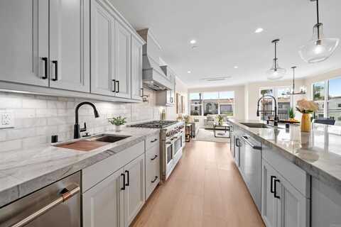 812 N Cleveland Street, Oceanside, CA 92054