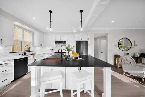 812 N Cleveland Street, Oceanside, CA 92054