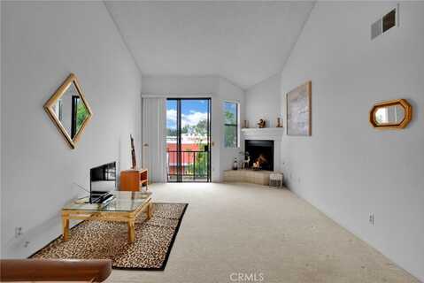 6323 Reseda Boulevard, Tarzana, CA 91335