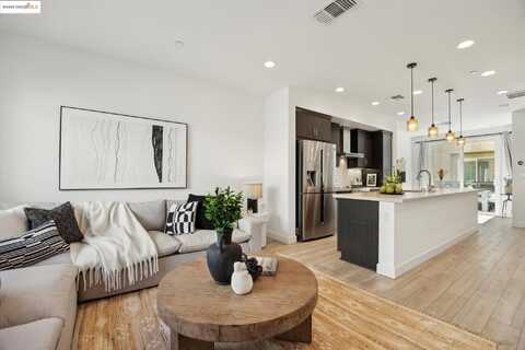 172 Uptown Cir, Oakland, CA 94607