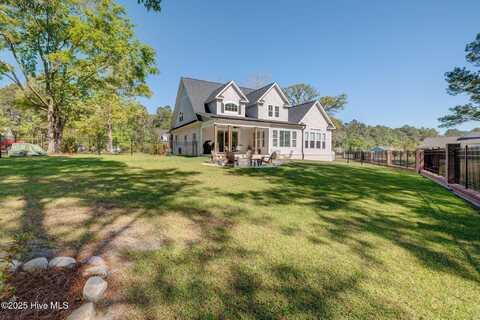 237 Pine Village Drive, Rocky Point, NC 28457