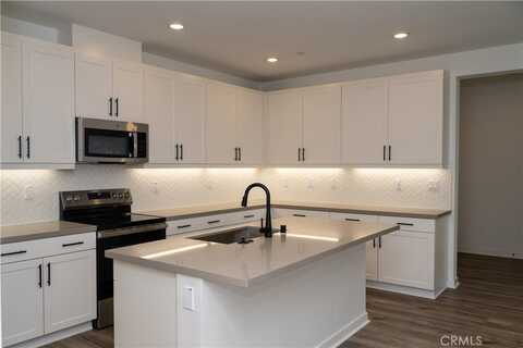 6136 Valentina Way, Eastvale, CA 92880