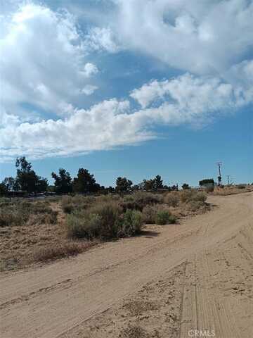 6727 Coyote Road, Phelan, CA 92371