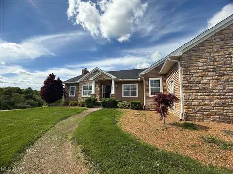 6290 Foundry Dr, Nashport, OH 43830