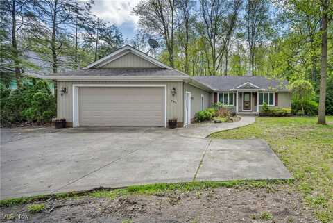 800 Bell Road, Chagrin Falls, OH 44022