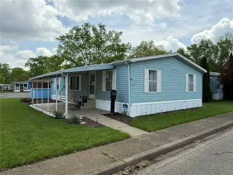 218 Shel Mar Drive SE, New Philadelphia, OH 44663