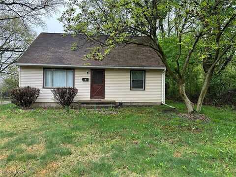 2758 Newbern Circle, Youngstown, OH 44502
