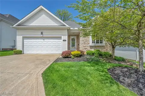69 Gullybrook Lane, Willoughby, OH 44094