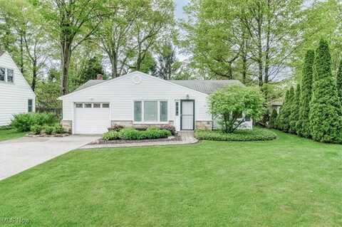 302 Hazelwood Drive, Chagrin Falls, OH 44022