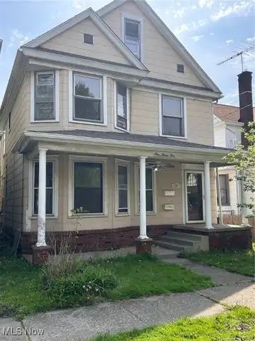 131 7th Street NW, Barberton, OH 44203