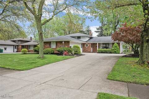 6247 Carlyle Drive, Seven Hills, OH 44131