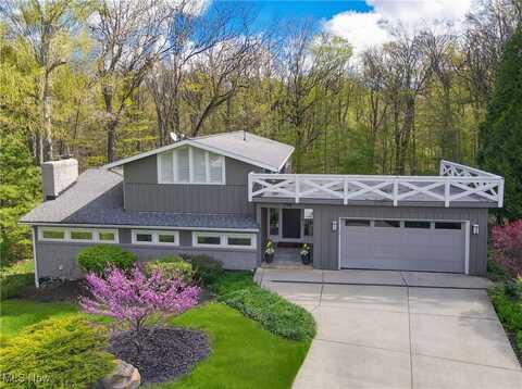 398 Hickory Hill Road, Chagrin Falls, OH 44022