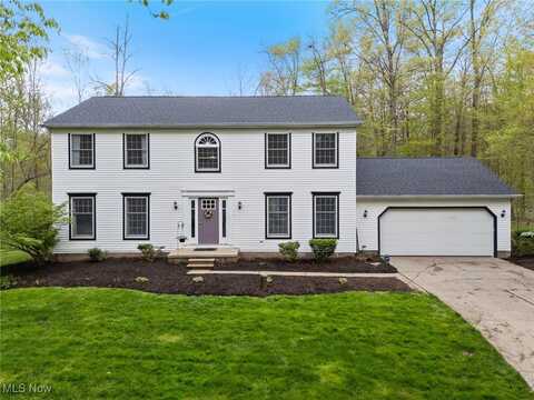 8751 Lake In The Woods Trail, Chagrin Falls, OH 44023