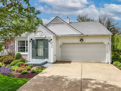 136 Kensington Court, Aurora, OH 44202
