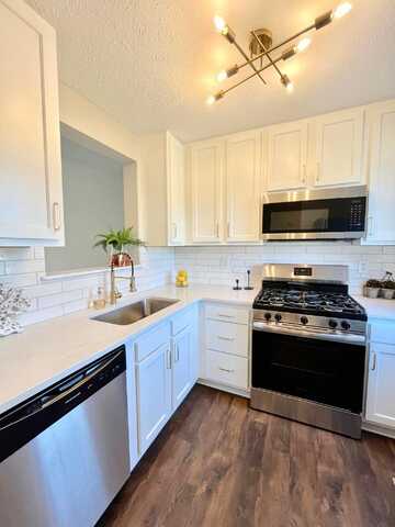 755 Parkbluff Way, Lewis Center, OH 43035