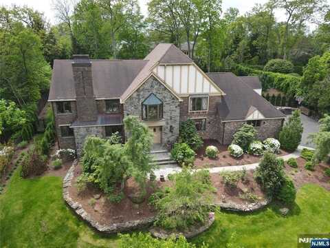 39 Springhouse Road, Woodcliff Lake, NJ 07677