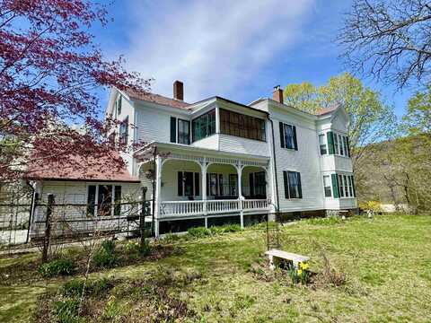 25 Westminster Terrace, Rockingham, VT 05101