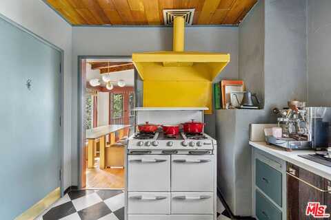 6933 Vanland Trl, Los Angeles, CA 90068