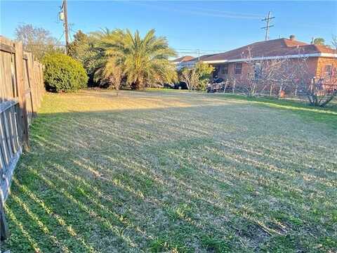 5024 TOURO Street, New Orleans, LA 70122