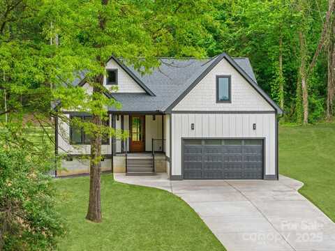 137 Halford Drive, Hendersonville, NC 28792