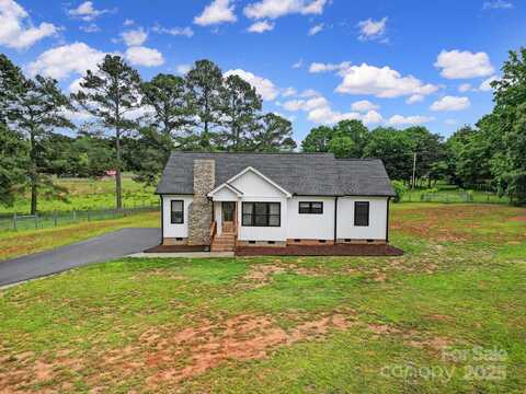 456 Rainbow Circle, Clover, SC 29710