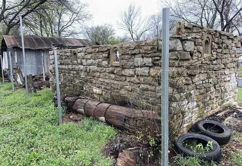 1212 W Wyandotte Avenue, Sulphur, OK 73086
