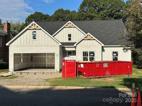 1061 The Glen Street, Statesville, NC 28677