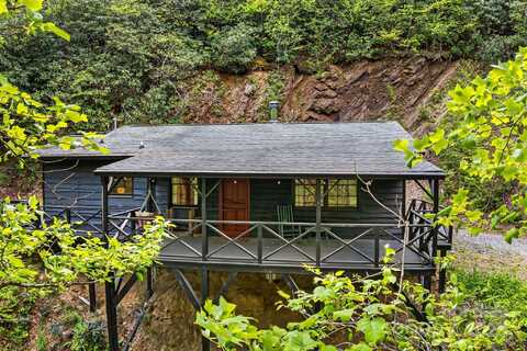 83 Snowy Cove Lane, Black Mountain, NC 28711